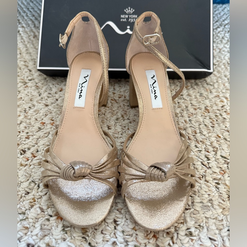 NWT - Nina Gold Block Heeled Sandals  - size 6